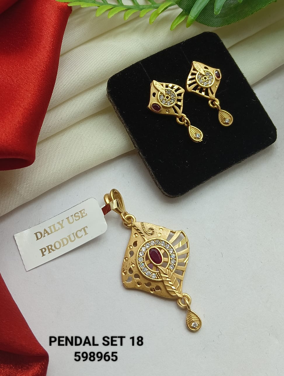 Yantra Daily-Wear Gold Pendant